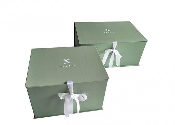 Boîte-cadeau de papier pliable vert clair empilable pour les présents de empaquetage de vêtements