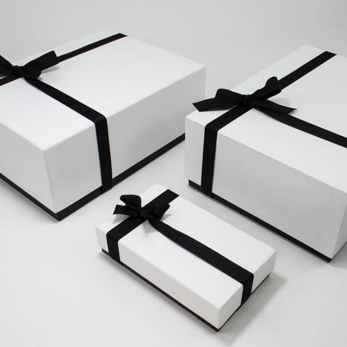 Couvercle rose élégant et boîtes basses, boîte-cadeau adaptés aux besoins du client de carton de taille pour l'album