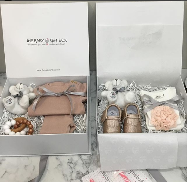 Emballage de papier rigide de cadeau de bébé de boîte-cadeau de logo imprimé par blanc mat avec la fermeture de ruban