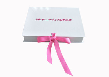 Chine Boîte brillante blanche se pliante d&#039;emballage de semelle intérieure de boîte-cadeau de fermeture de ruban pour des femmes usine