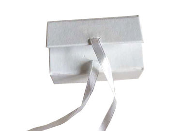 Chine Collier léger d&#039;emballage de boîte-cadeau de papier de bijoux avec le logo de estampillage chaud usine