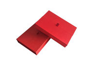 Boîte formée par livre rouge supérieur de chapeau, boîte magnétique d'aileron avec la bande de satin de largeur de 2cm fournisseur