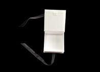 Le boîte-cadeau magnétique solide pour l'habillement vêtx la stratification brillante de carton dur fournisseur