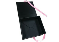 Boîte-cadeau pliables CMYK de carton/couleur de Pantone avec le ruban fournisseur