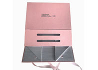 Couleur rose se pliante gravante en refief Rose de boîte-cadeau de logo pour l'emballage d'habillement fournisseur