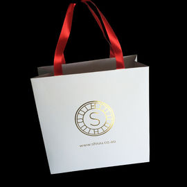 Chine Les sacs à provisions de papier de poignée de fantaisie de Noël de vacances, coutume ont imprimé des sacs en papier usine