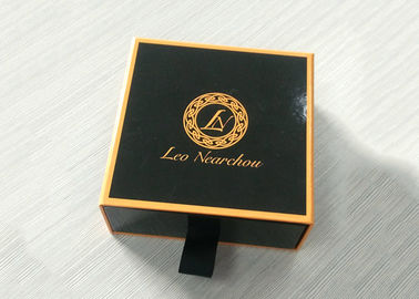 Chine Boîte-cadeau de papier de jante de boîte de couleur d&#039;or avec l&#039;estampillage chaud de stratification brillante usine