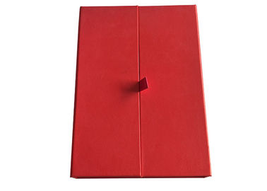 Chine Boîte formée par livre rouge supérieur de chapeau, boîte magnétique d&#039;aileron avec la bande de satin de largeur de 2cm usine