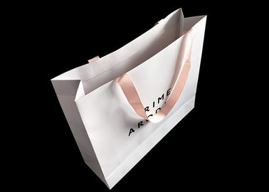 Chine Impression UV de logo de sacs à provisions de livre blanc de métier avec des sacs à épicerie de papier de poignée de ruban usine