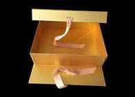 Le boîte-cadeau de papier rose et de marbre a adapté l'impression aux besoins du client, boîte-cadeau vides de relief de logo fournisseur