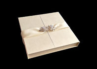 Boîte formée par livre d'emballage de cadeau de mariage d'or avec l'ODM environnemental de ruban fournisseur